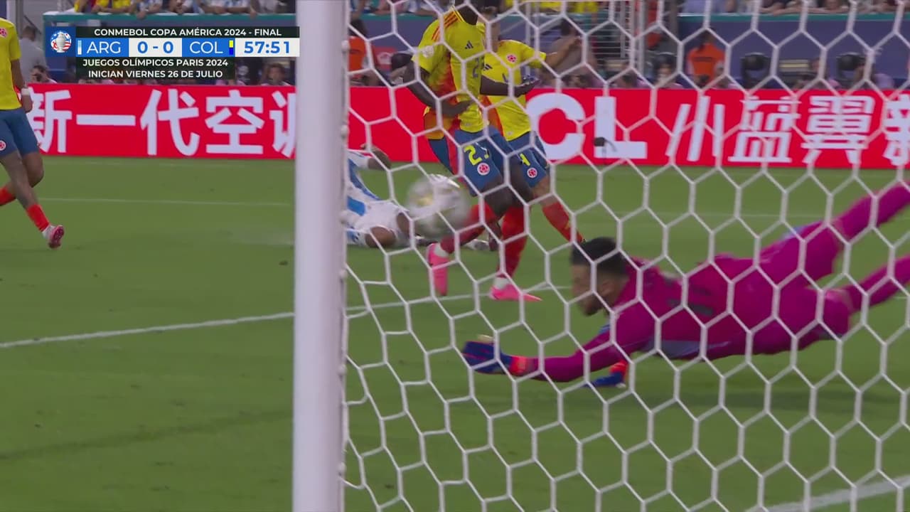 ¡Argentina se quedó a nada del gol, pero Vargas les roba la gloria!