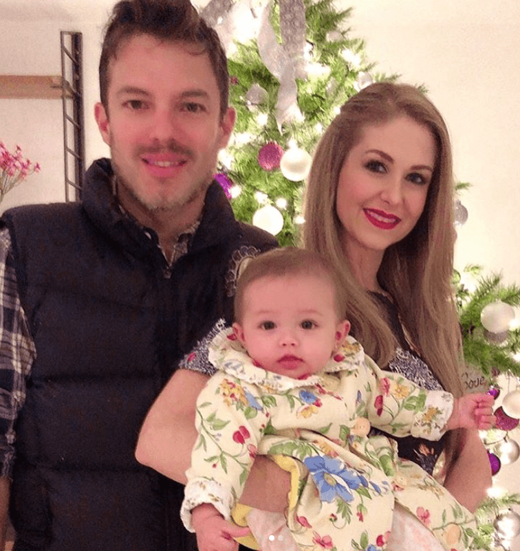 "Desde las 6:30 de la mañana, que abro los ojos, hasta las 10:30 de la noche, que me acuesto, no paro. Si no es la hora de la comida, es la hora de la mamila, de la bañada, de cambiar el pañal…
<b>Siempre estamos haciendo algo</b>, no tengo tiempo para aburrirme".
<br>