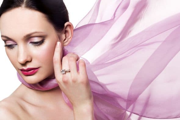 Úsalos en jerseys de cuello alto, sombreros o pañuelos, para que estén siempre cerca de tu rostro.