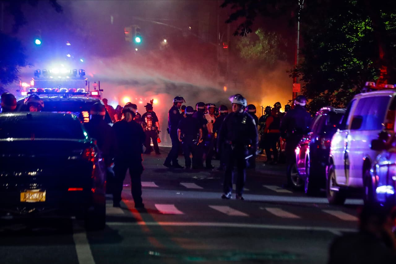 Cientos de policías fueron activados para controlar la protesta.