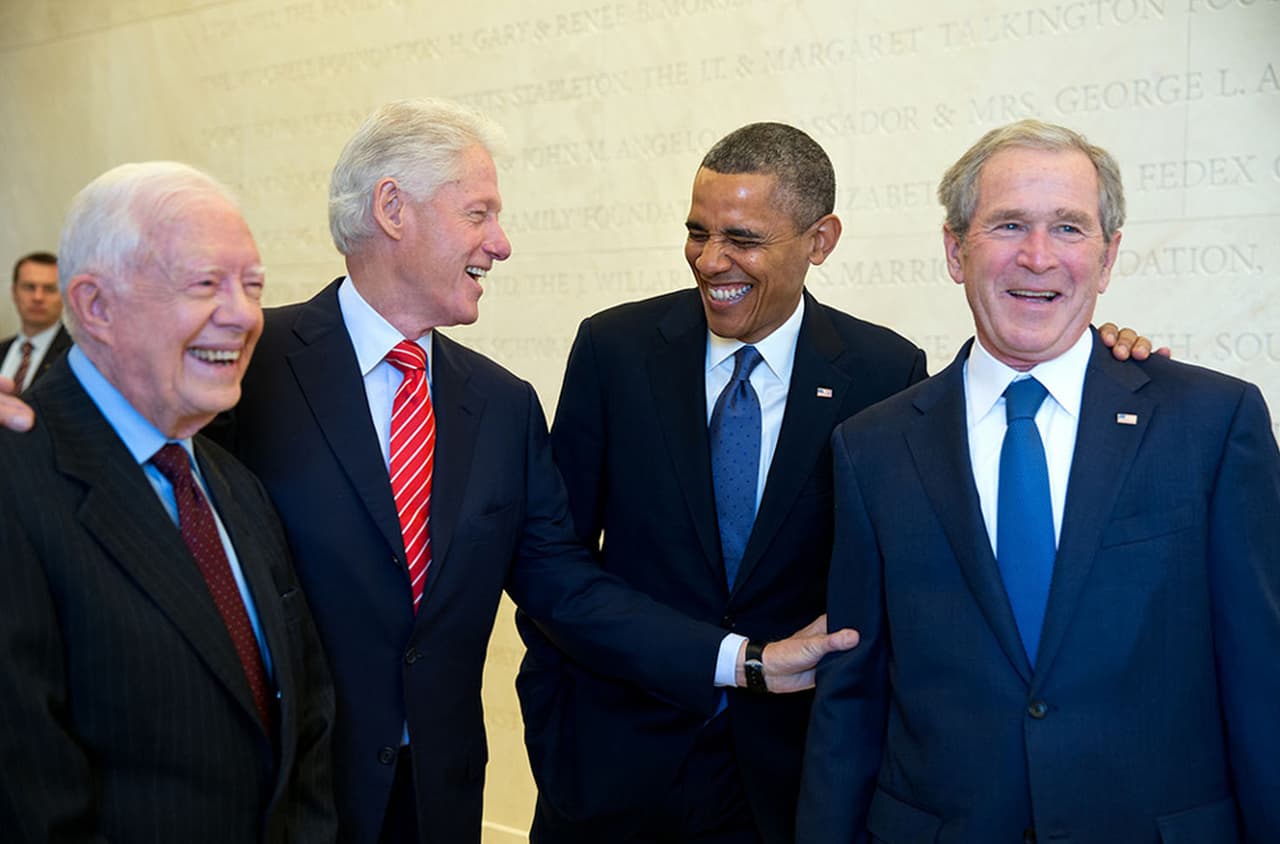 <b>Los presidentes. </b>Jimmy Carter, Bill Clinton, Barack Obama y George W. Bush se encuentran en Dallas, Texas, 2013.