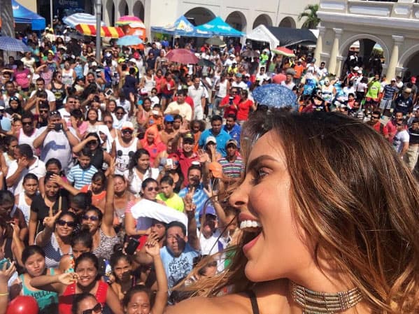 Sara se dio su tiempo para convivir con sus fans en una de las locaciones de 'Despertar Contigo'.