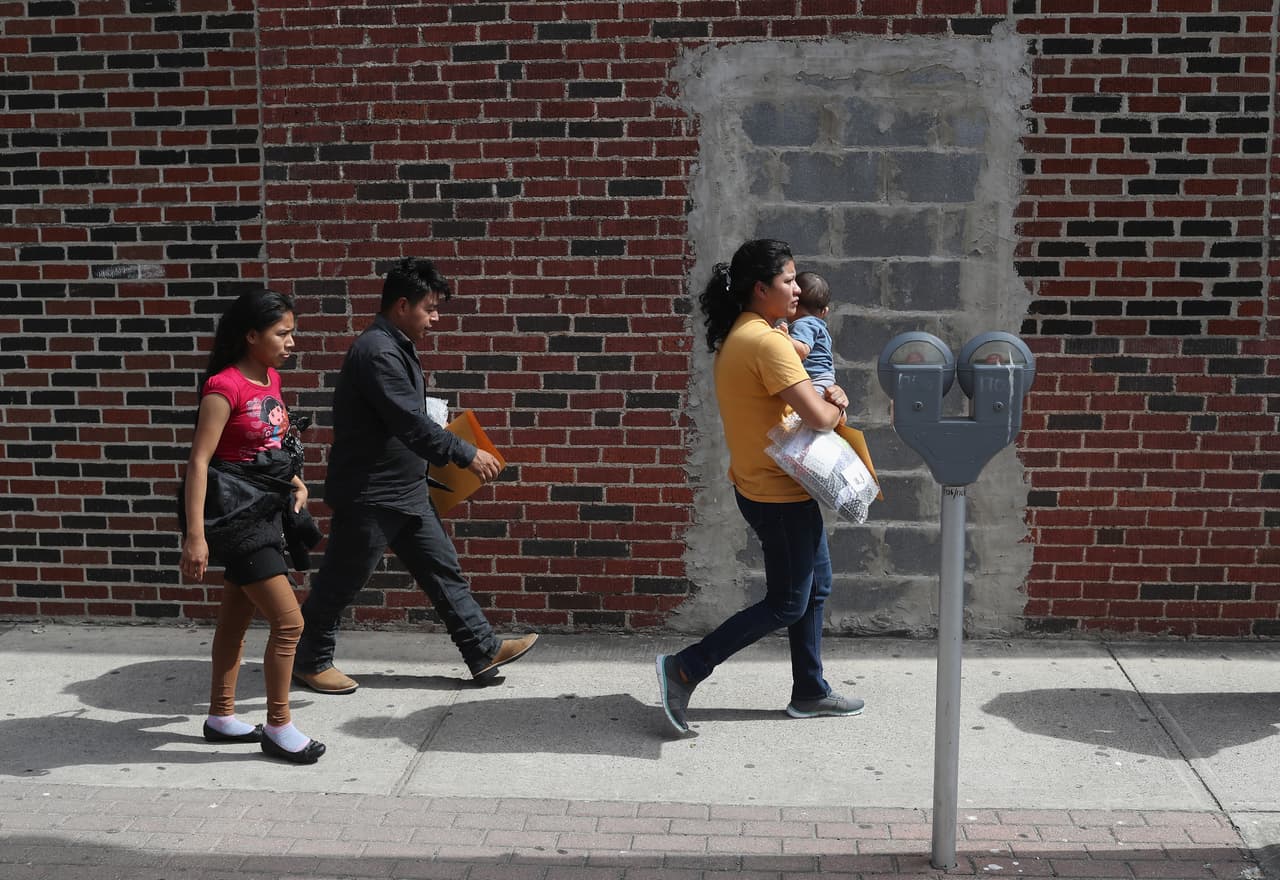 Carmen Zuvieta, una de las organizadoras de la organización Austin Sanctuary Network, enfatiza que la
<b>ayuda que proveen a la comunidad inmigrante es libre de costo.</b>