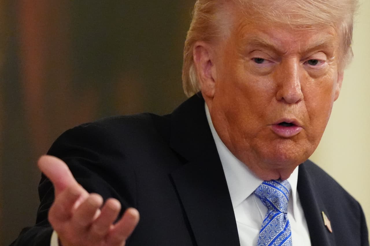 Trump dice que suspenderá el impuesto federal a la gasolina para ayudar a hacer frente a los altos precios de los combustibles