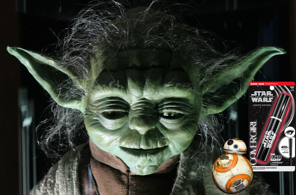 Una máscara de pestañas ultra negra es parte de la colección de maquillaje.