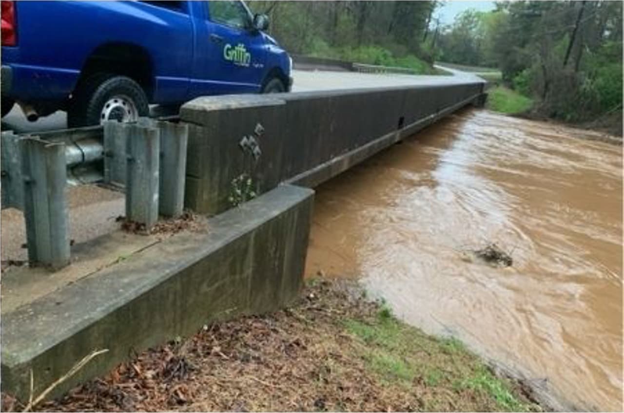 Riesgo de desborde en una presa provoca la evacuación de residentes en Georgia
