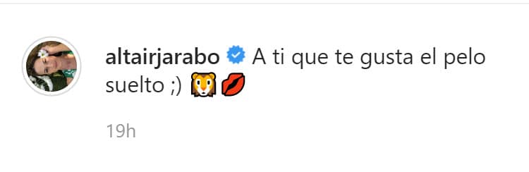 Además, en una de sus fotos con el nuevo look escribió: 
<b><a href="https://www.univision.com/entretenimiento/los-hombres-en-la-vida-de-altair-jarabo-fotos#ffdf6d020001" target="_blank">"A ti que te gusta el pelo suelto".</a></b>