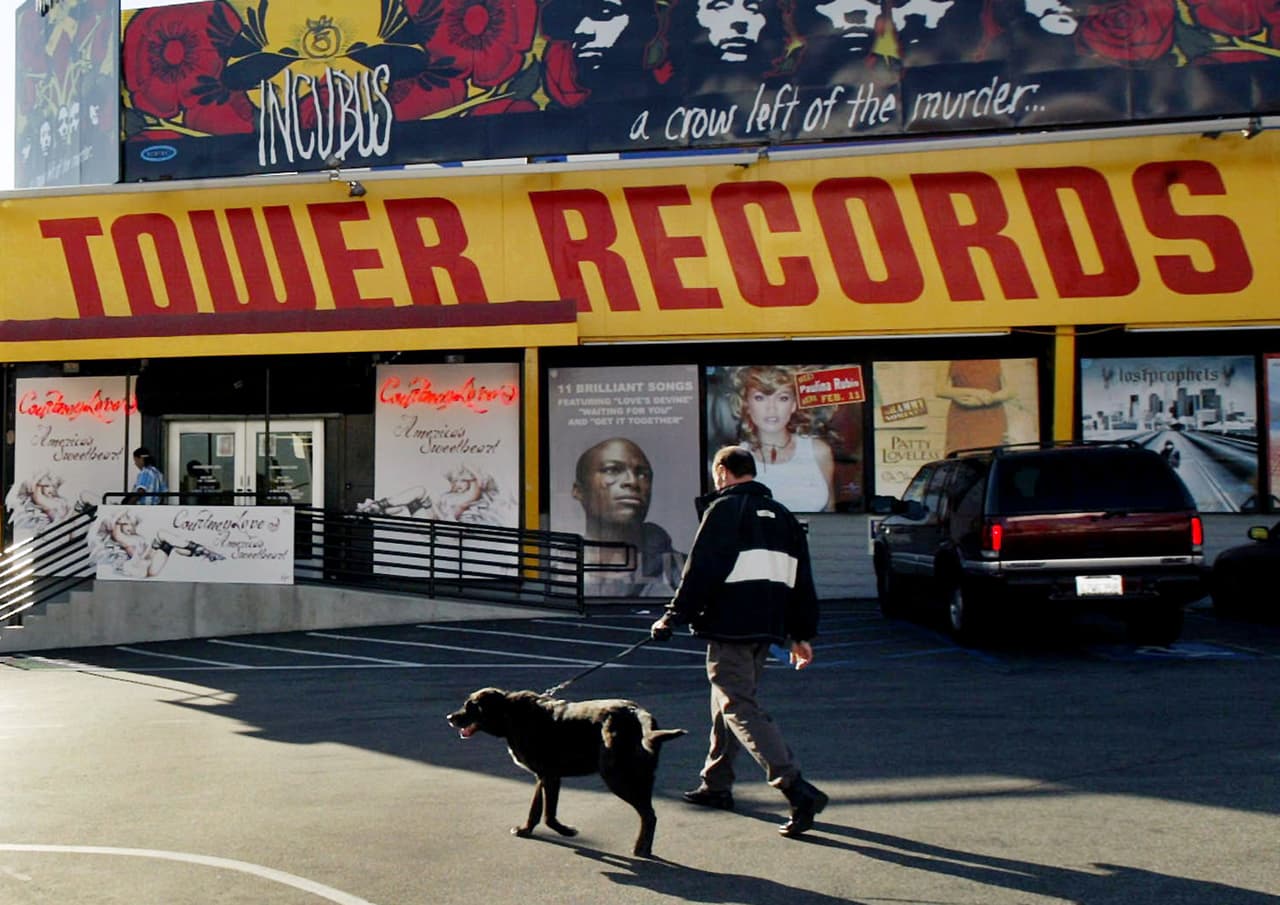 <b>Tower Records</b> fue popular por la venta de músca, sin embargo la transición hacia el formato digital obligó a la empresa a cerrar sus tiendas en el 2006.