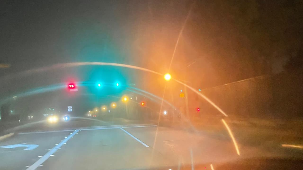 Nuevamente la ciudad de Houston registra 
<b><a href="https://twitter.com/NWSHouston/status/1466392356266065920" target="_blank">niebla densa</a></b> este jueves por la mañana.