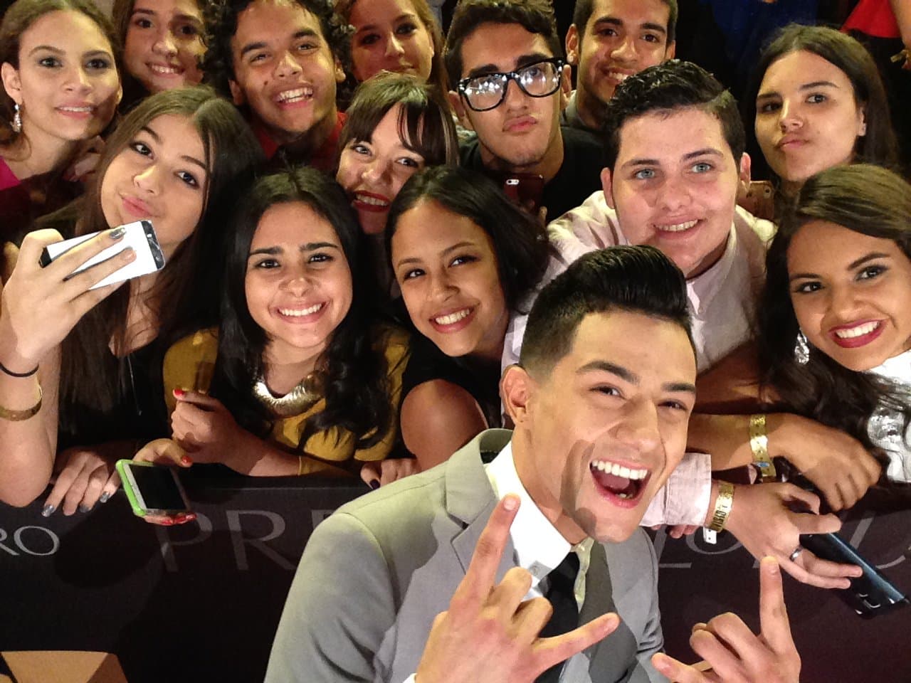 Hasta posó con selfie para sus seguidoras.