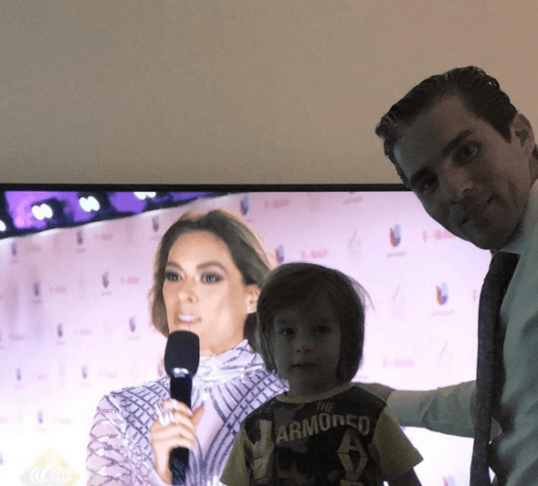 So cute! Desde casa, su familia le deseó mucho éxito en su gran reto.