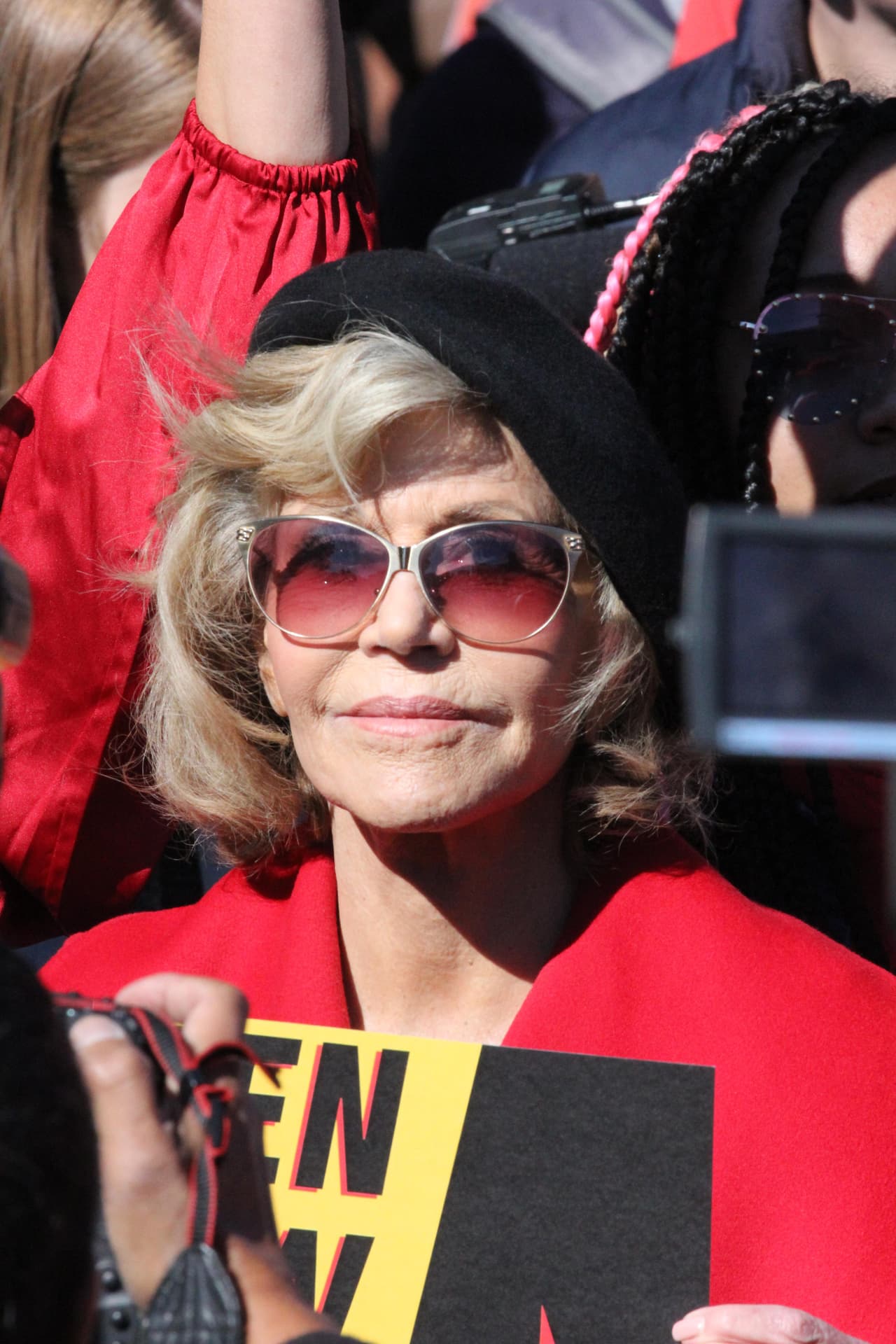 La legendaria actriz Jane Fonda continúa firme a sus convicciones y fue detenida por tercer viernes consecutivo por protestar a las afueras del Capitolio en Washington D.C. para pedir al gobierno que ponga mayor atención a la crisis climática.