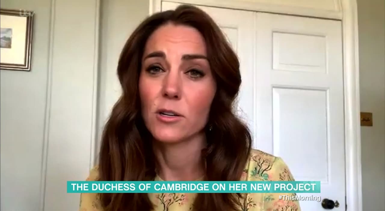 La declaración venida desde Kensington no aclara si las "inexactitudes" se refieren a la desavenencia que supuestamente tuvieron Middleton y Markle o si son con referencia a la aparente actitud que ha tomado la duquesa de Cambridge
<b><a href="https://www.univision.com/famosos/meghan-markle-y-harry-comenzaron-a-pagar-todos-sus-gastos-pero-el-principe-carlos-todavia-les-ayuda-con-uno-fotos" target="_blank">ante la salida de los Sussex. </a></b>
<br>