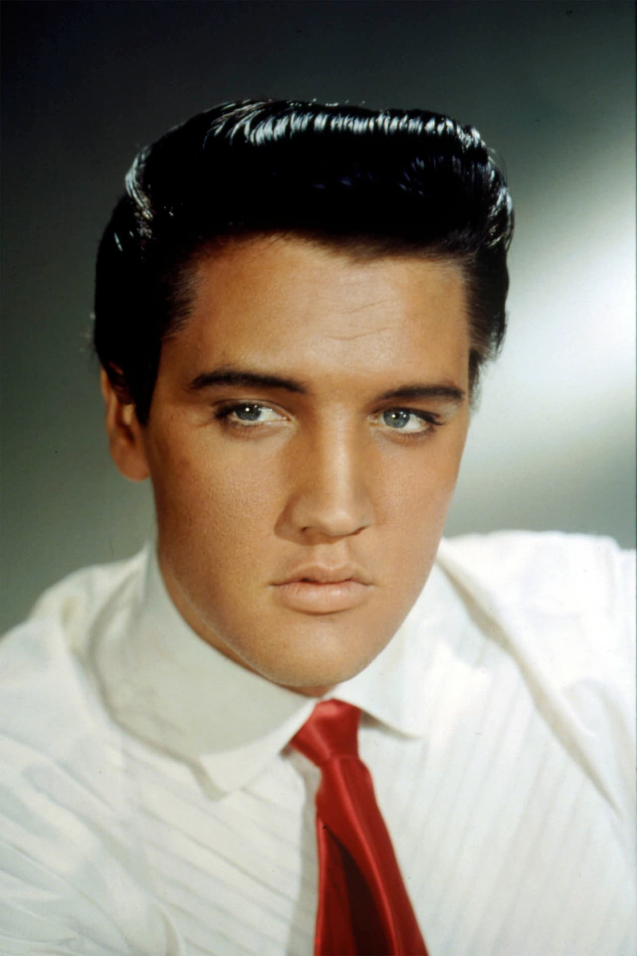 Elvis Presley fue encontrado muerto en Graceland a los 42 años el 16 de agosto de 1977.