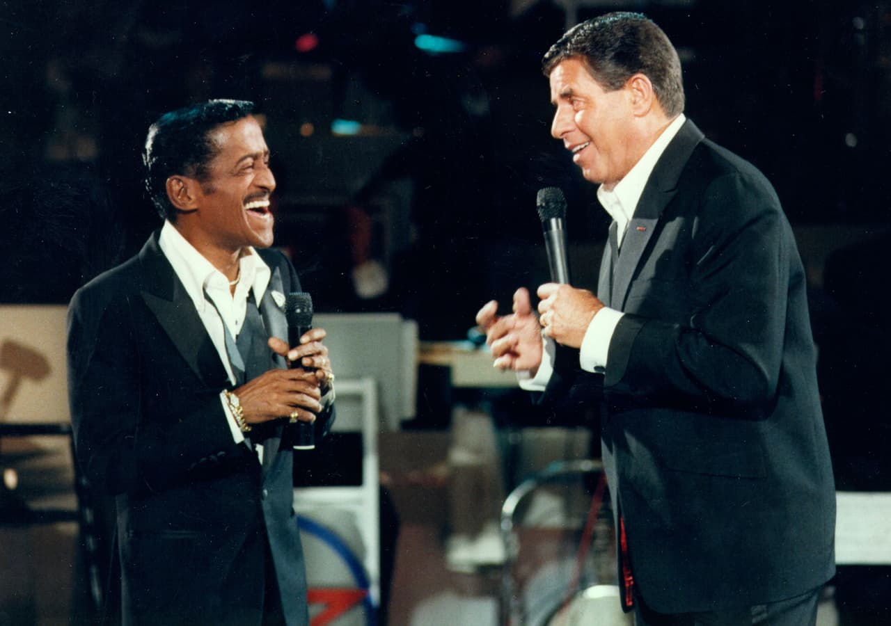 En el teletón realizado en Los Ángeles en 1976, también participó el actor, cantante y comediante Sammy Davis Jr.