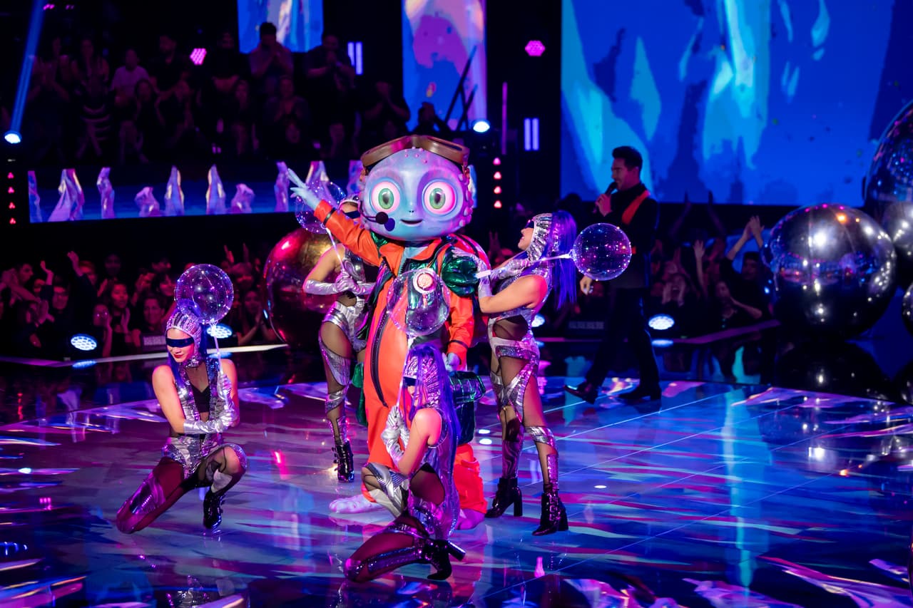 Cantó y bailó ‘Jailhouse Rock’ y debido a su desempeño en la pista, los investigadores apostaron porque entre José Eduardo Derbez, Yurem, Christopher Uckerman o Jesús Zavala, se encontraba la celebridad que da vida a este personaje.
<br>