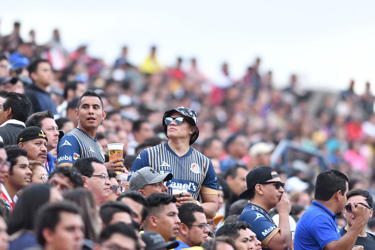 Aficionados de Gallos Blancos comenzaron trifulca en las gradas que terminó en una batalla en el Alfonso Lastras.