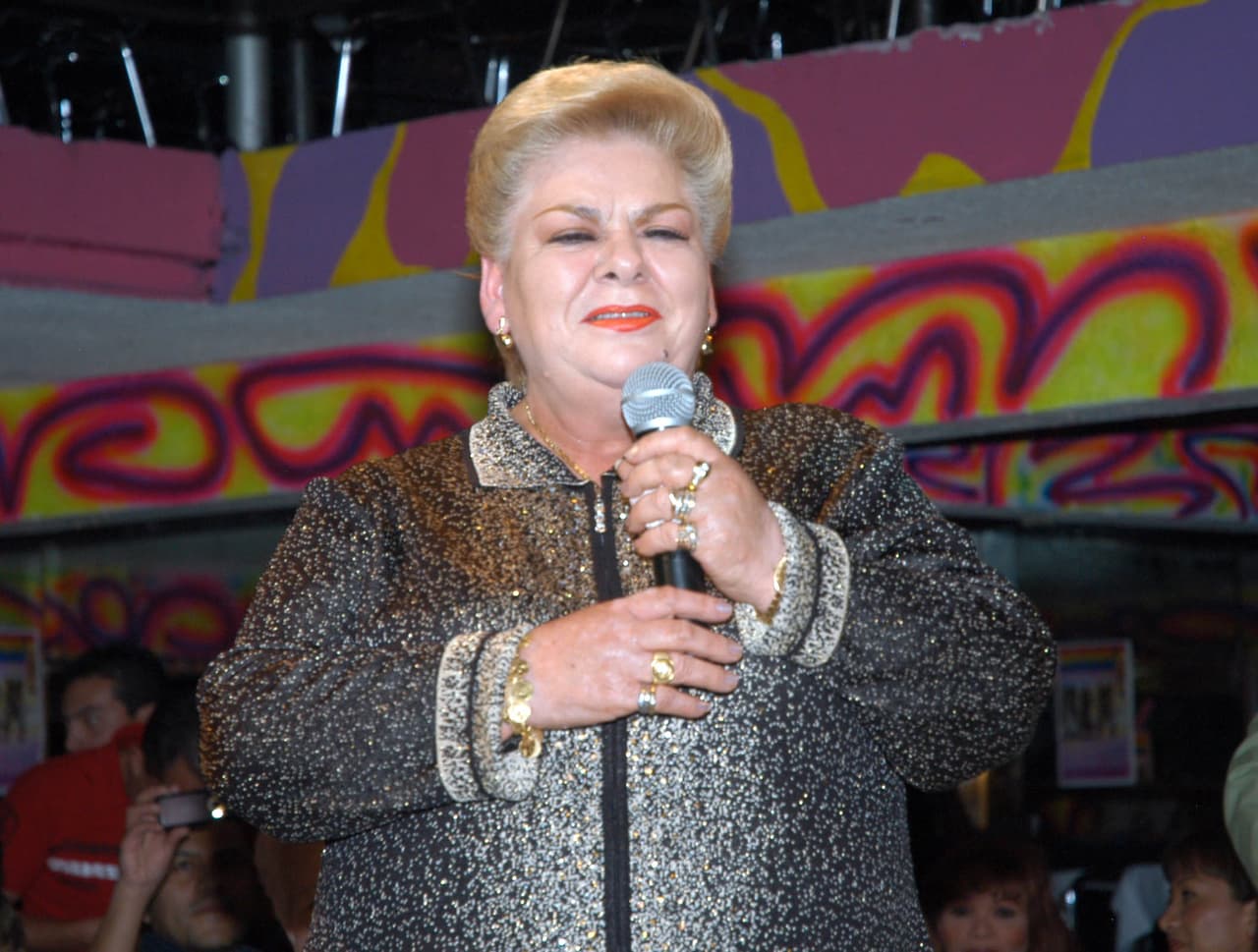 Paquita la del Barrio comparó la cuarentena con una "jaula de oro" porque las personas deben permanecer encerradas en casa. 
<br>