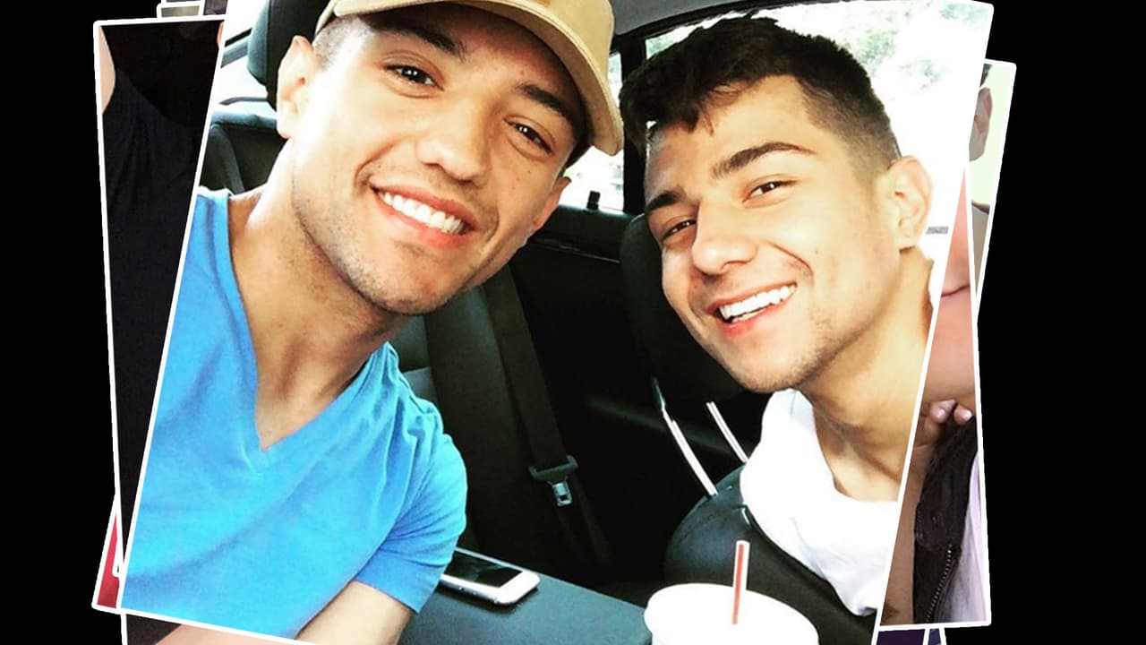 El capitán de Va Por Ti vive orgulloso de sus hermanos, Bebe y Mireya Coronel, quienes también cuentan con miles de seguidores en las redes sociales. Bebe canta, baila y modelo y Mireya tiene una boutique de moda . No hay duda de que los hermanos Coronel están de moda.