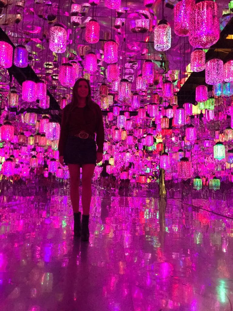 El primer museo digital de Estados Unidos ha sido diseñado para interactuar con diversos objetos, luces y formas.