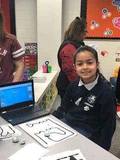 La escuela primaria Lincoln en el suburbio de Cicero ya cuenta con su propio laboratorio “STEAM” que son las siglas en inglés para aquellas carreras que se especializan en las ciencias, tecnología, ingeniería, arte y matemáticas.