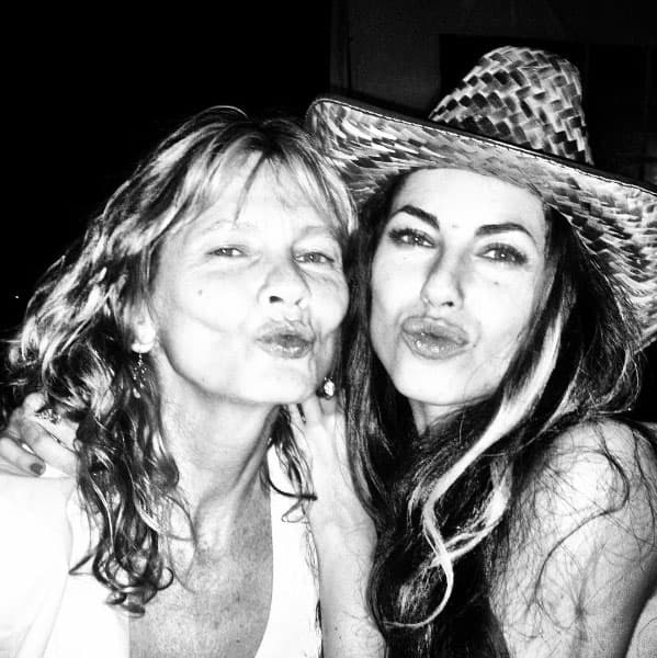 <b><a href="http://www.univision.com/temas/barbara-mori" target="_blank">Bárbara Mori</a></b> y su mamá tienen una excelente relación, son muy buenas amigas.