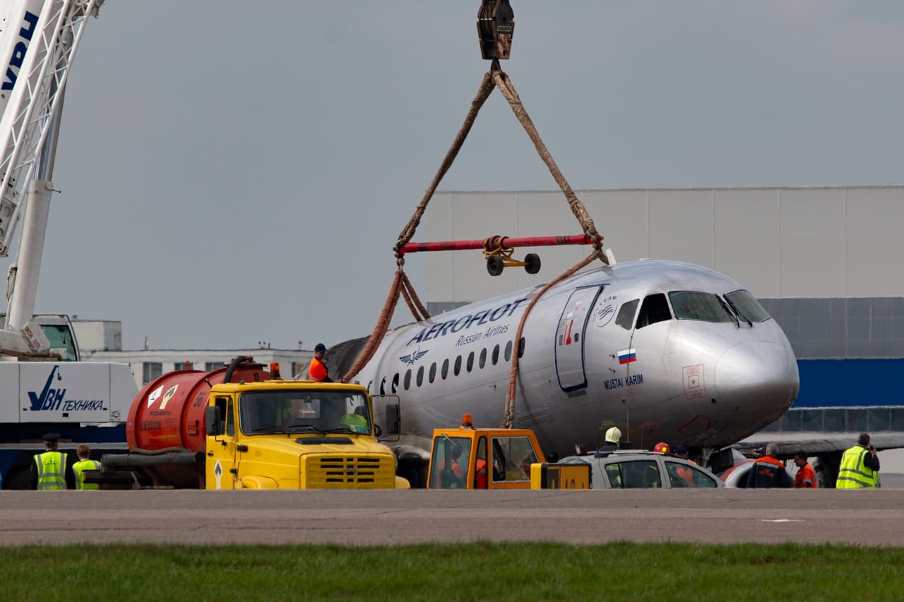 El modelo Sukhoi SSJ100, similar al del avión de Aeroflot Airlines que sufrió un accidente este domingo, ha sido objeto de críticas desde el principio.
