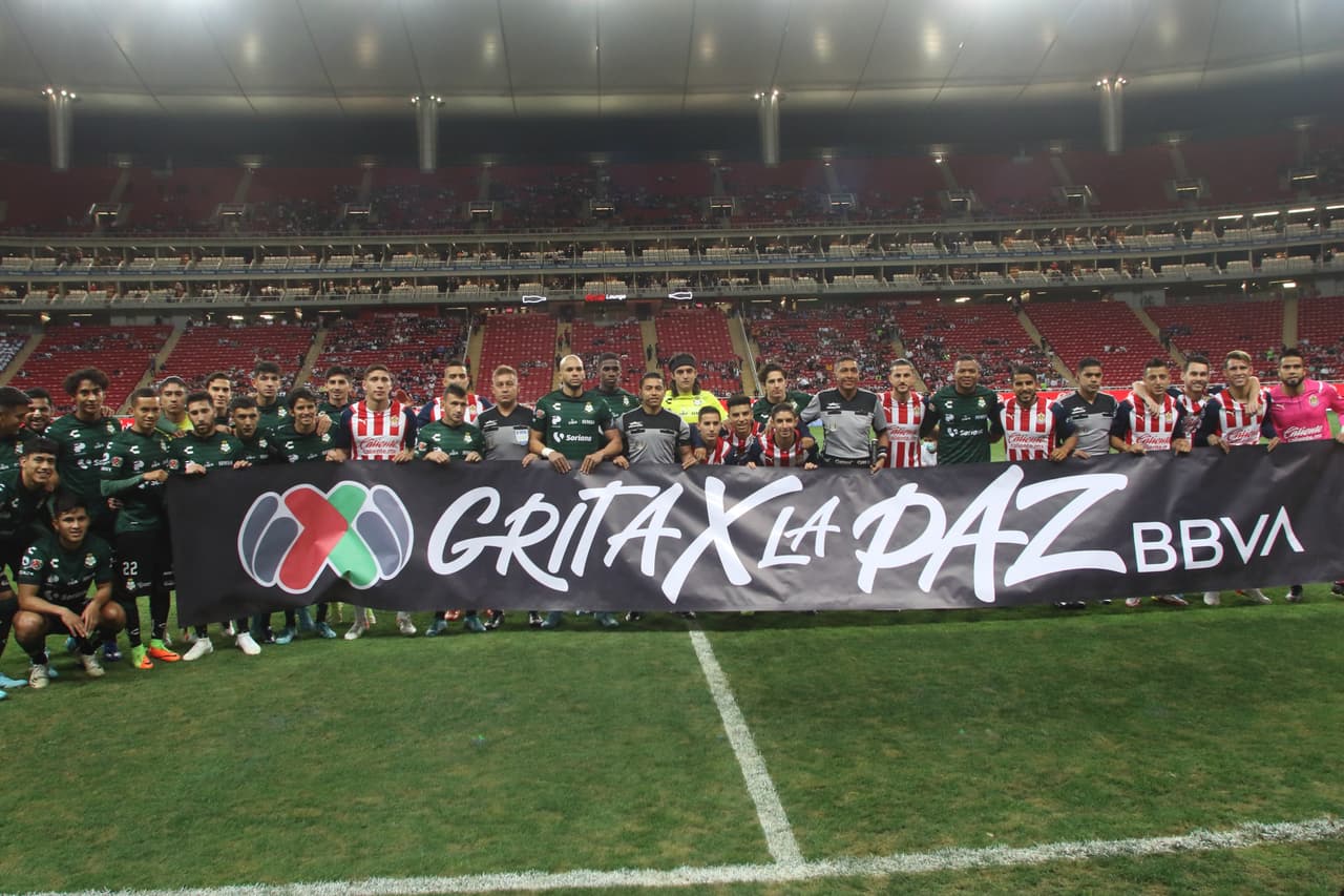 Chivas se presentaba ante Santos en su cancha para intentar ganar después de 4 jornadas en la Liga MX sin hacerlo.