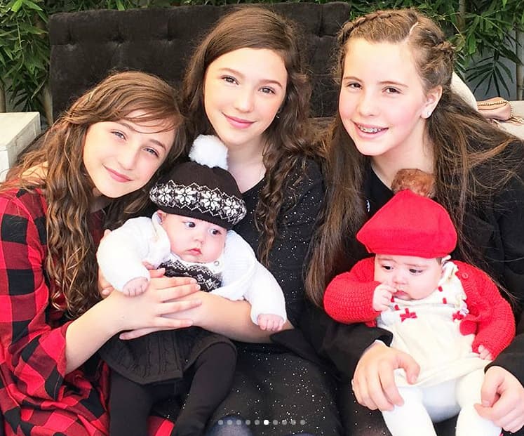 Las gemelitas Martina y Emilia, son las más pequeñas de la familia.