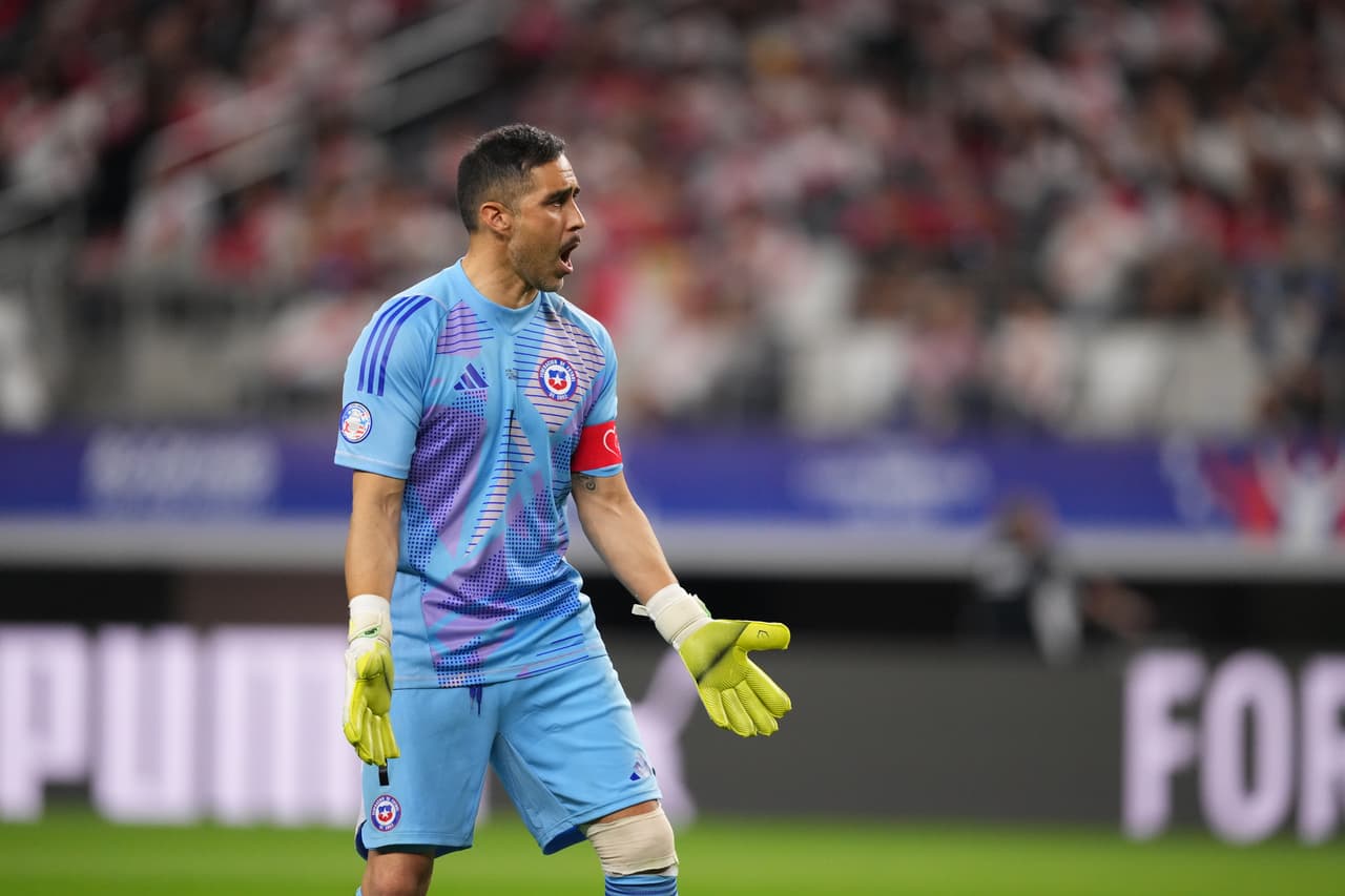 Claudio Bravo, el futbolista de mayor edad en disputar una Copa América