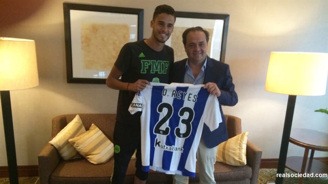 Diego Reyes firma contrato con la Real Sociedad