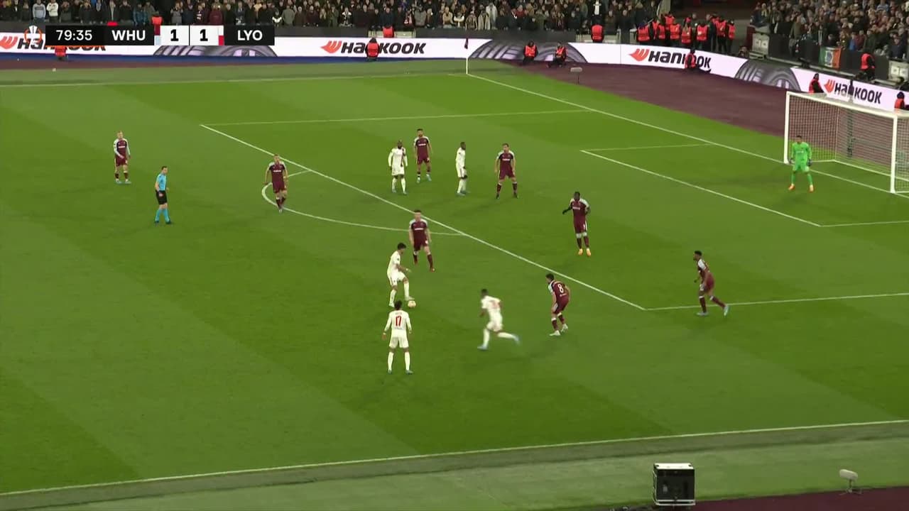 ¡TIRO ATAJADO! disparo por Emerson.