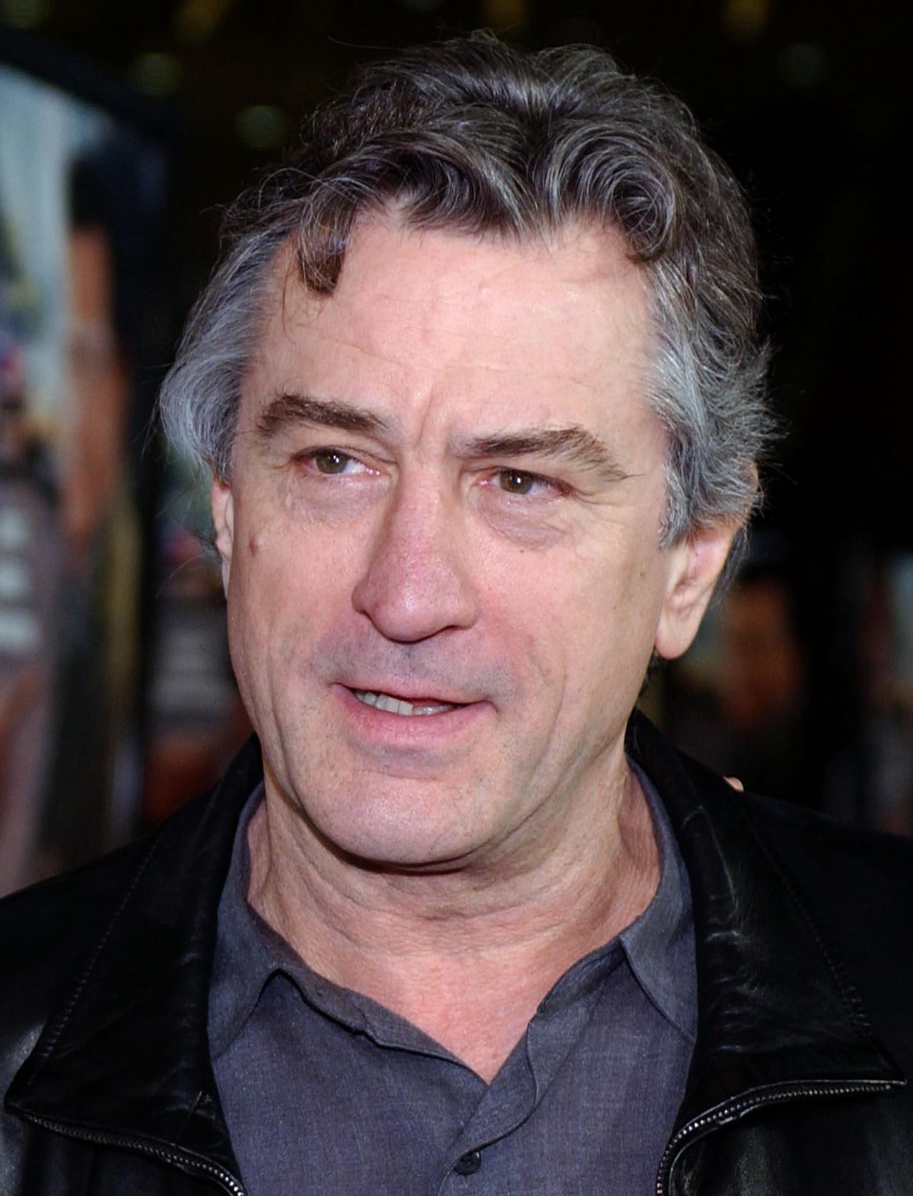 El legendario actor 
<b>Robert De Niro</b> de 75 años de edad se refirió a la 
<b><a href="https://www.univision.com/local/miami-wltv/condenan-a-20-anos-de-prision-a-hombre-de-florida-que-envio-paquetes-bomba-a-democratas" target="_blank">condena de 20 años</a></b> de prisión dictada contra el hombre que le envió un paquete bomba en 2018.