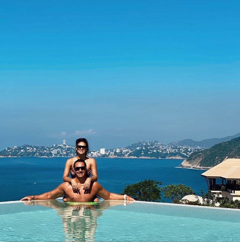 En aquel entonces
<b><a href="https://www.univision.com/famosos/renata-notni-habla-por-primera-vez-de-la-reconciliacion-con-su-novio-y-lo-que-aprendieron-cuando-se-separaron-fotos" target="_blank"> la ruptura fue de dos meses</a></b>. Para abril, la pareja decidió darse una nueva oportunidad y recuperaron el romance. 
<br>