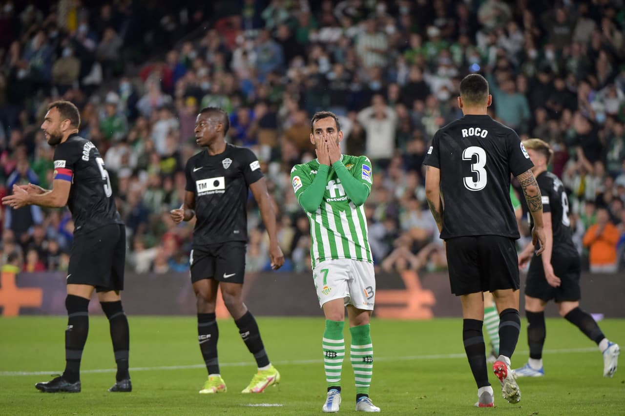 Betis perdió en casa contra Elche con Guardado en cancha y Lainez en tribuna; Mallorca de Javier Aguirre derrota al Alavés en duelo vital para no descender y Villarreal gana el derbi ante Valencia.