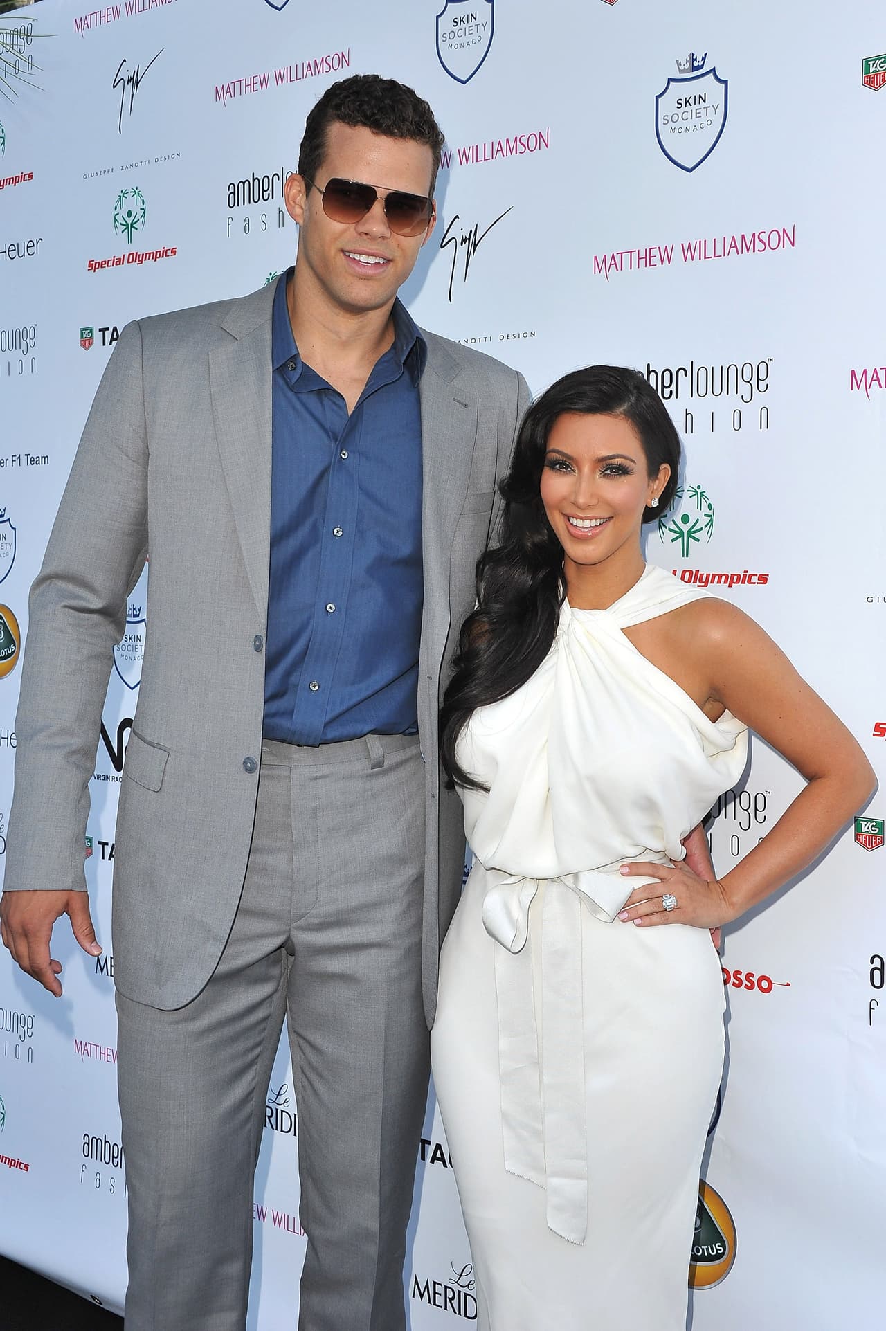 Como la estrella de pop, hay otros famosos que no prolongaron mucho su noviazgo. Este fue el caso de Kim Kardashian con Kris Humphreys, quienes anunciaron su compromiso tres meses después de iniciar su romance. Su tiempo de casados fue aún más breve: 72 horas.