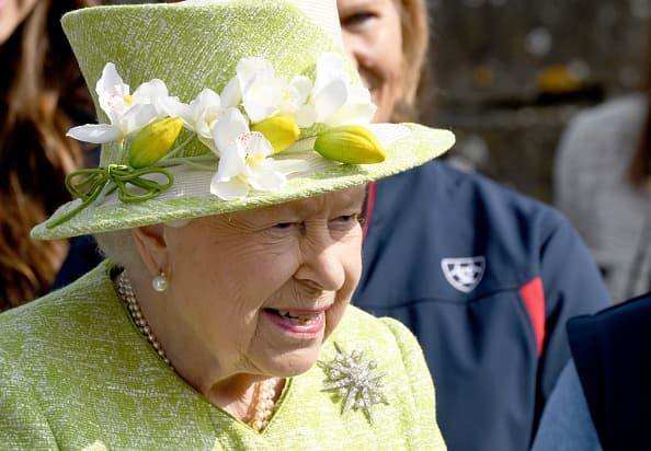 Ahora, la reina Isabel II sigue los pasos de su marido y decidió que por propia seguridad dejaría de conducir ocasionalmente por las calles británicas.