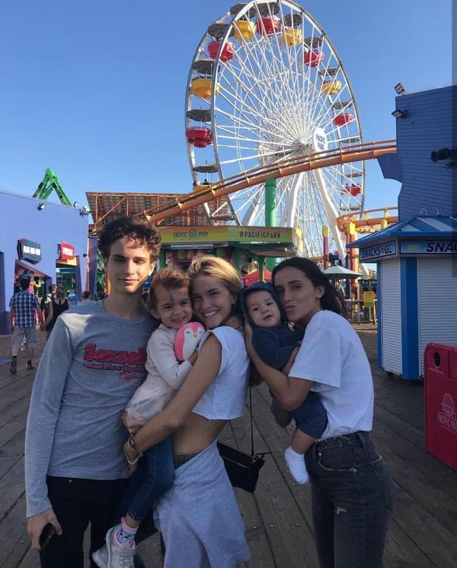 Alan Tacher tiene la fortuna de ser padre de 
<a href="https://www.univision.com/shows/despierta-america/tres-hijos-adolescentes-y-dos-que-aun-piden-sus-brazos-mira-como-han-crecido-los-cachorros-de-alan-tacher-fotos" target="_blank">cinco hijos</a> y considera una bendición que tres de ellos sean mujeres.