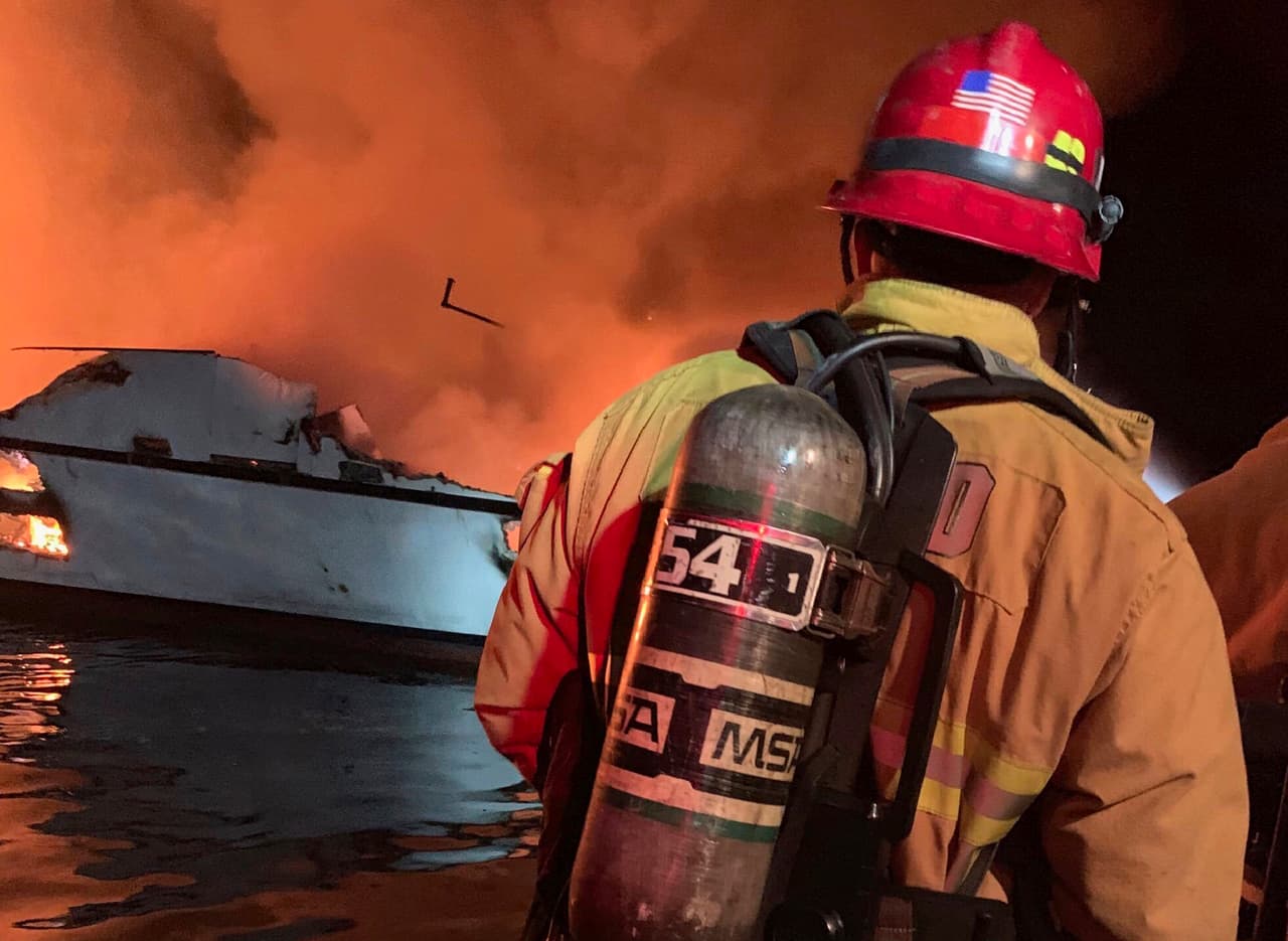 El reporte de emergencia se recibió alrededor de las 3:28 de este lunes y el anuncio de La Guardia Costera se realizó alrededor de las 5:00 am. Hasta el momento el operativo de rescate se mantiene activo.