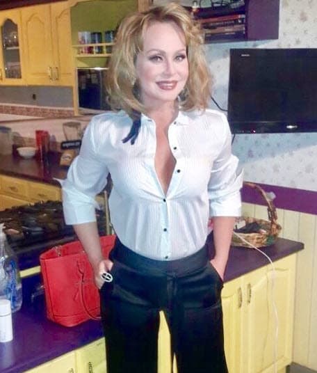 En 2016 la actriz respondió, para El Gordo y La Flaca, si se había realizado cirugías en el rostro tal como se especulaba: "Perdón que haya evolucionado, para los envidiosos que no evolucionaron que dijeron esas cosas, perdón pero yo no puedo estar 19 años después de que hice 'La usurpadora' como la misma niña, soy mujer, ya di a luz".