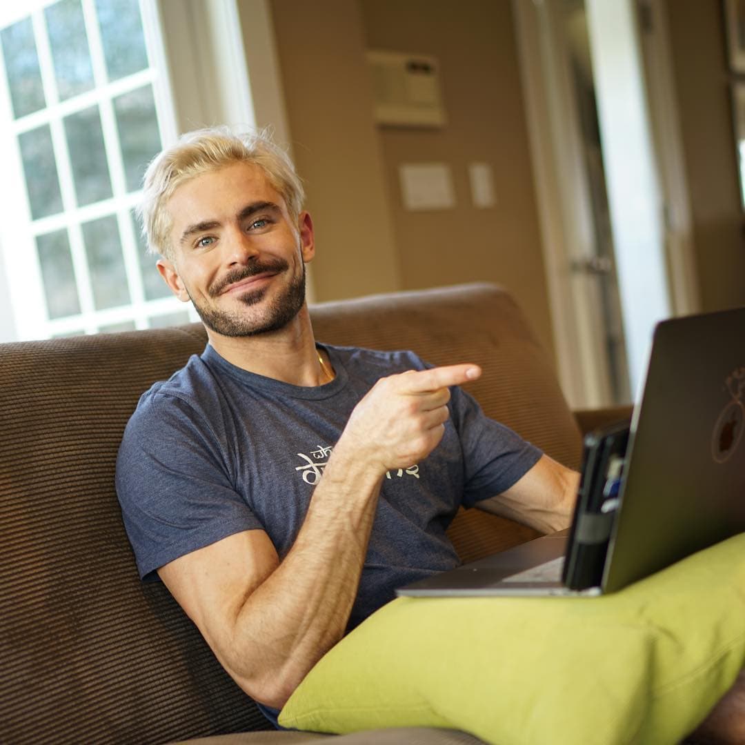 De acuerdo a una reseña de los hechos del 
<b><a href="https://www.dailymail.co.uk/tvshowbiz/article-7835173/Inside-Zac-Efrons-holiday-hell-things-fell-apart-PNG-nine-days.html" target="_blank">Daily Mail</a></b>, Efron partió de Los Ángeles y llegó a Papúa Nueva Guinea el pasado 7 de diciembre. 
<br>