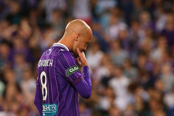 Expulsan a futbolista a los 15 segundos de haber ingresado a la cancha