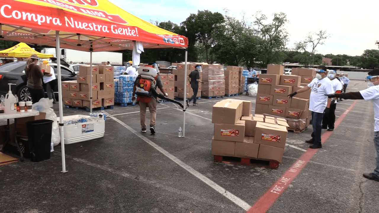 Voluntarios y trabajadores tomaron medidas de higiene durante la donación