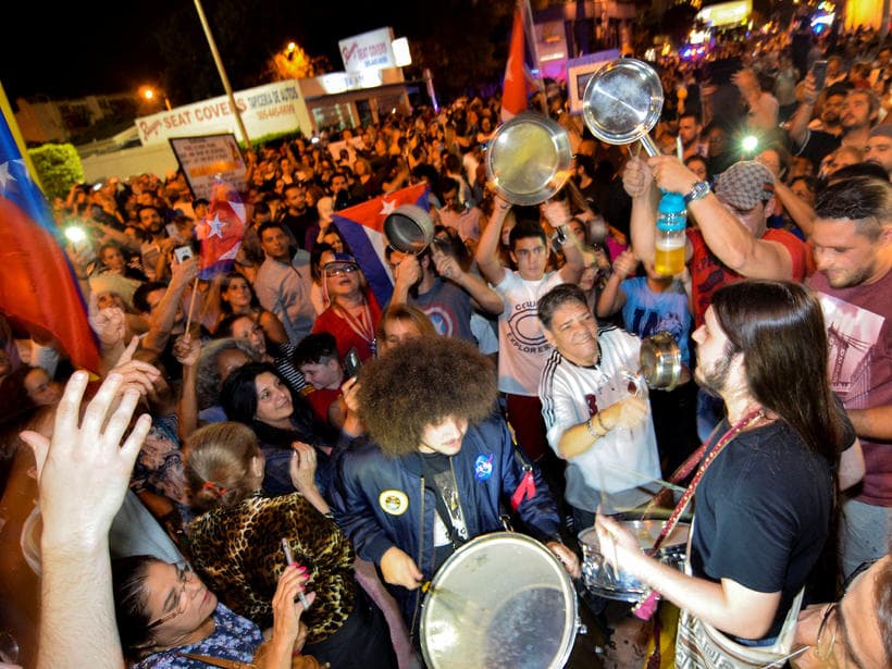 Cubans in Miami celebrate the death of Fidel Castro to the cry of 'viva Cuba libre'