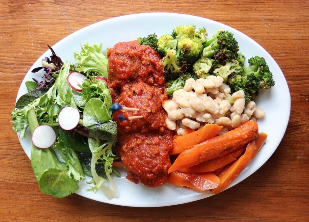 <a href="https://www.themeatballshop.com/location/the-meatball-shop-williamsburg/" target="_blank">The Meatball Shop</a> - uno de los mejores restaurantes con comida saludable para tus hijos en NYC