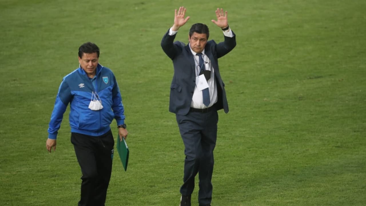 Luis Fernando Tena gana su primer partido dirigiendo a Guatemala
