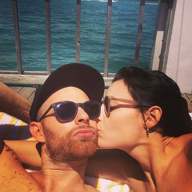 La ceremonia se llevó a cabo poco después de tres meses de haberse comprometido.