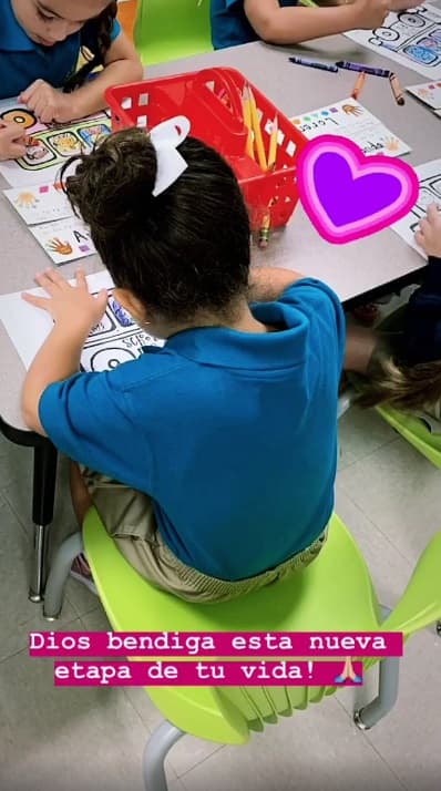 "Y así, entre emocionada y nerviosa, comienzas una de las etapas mas importantes de tu vida, por primera vez a la escuela. Aquí estaremos contigo en cada línea que traces con tus crayolas. Te amamos mucho", redactó Chef Yisus en Instagram.