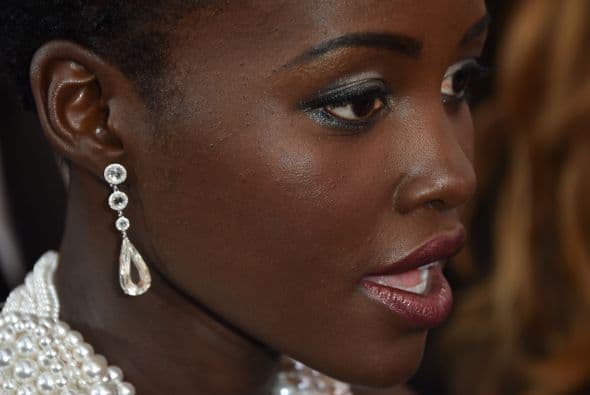 Lupita Nyong'o está impactada...¡devolvieron su vestido de 6000 perlas Akoya!