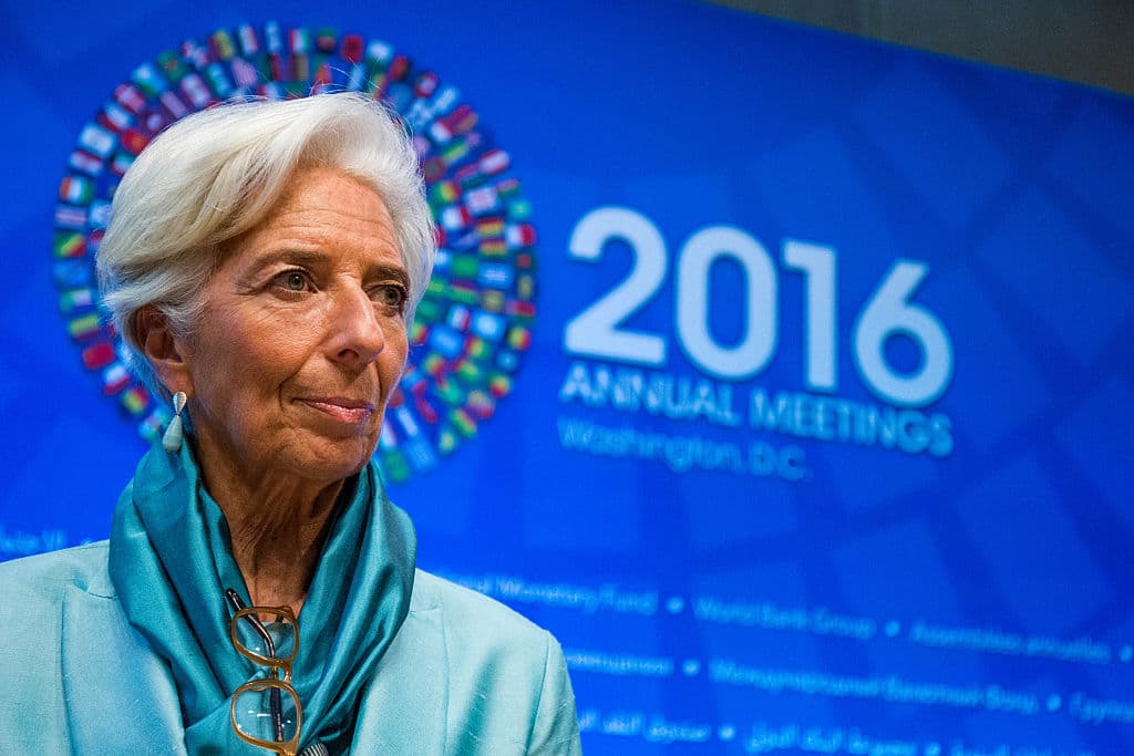 <b><a href="https://www.univision.com/temas/christine-lagarde">CHRISTINE LAGARDE (2)</a></b>. La presidenta del Banco Central Europeo desde 2019 es la número dos de la lista de mujeres poderosas de Forbes. Tras dirigir el Fondo Monetario Internacional de 2011 a 2019, Lagarde llegó al importante cargo de la Comunidad Europea. Este año, en medio de la 
<a href="https://www.univision.com/temas/coronavirus">pandemia del coronavirus</a>, le ha tocado la difícil tarea de defender el euro.